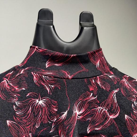 Black top - Picture 7 of 9